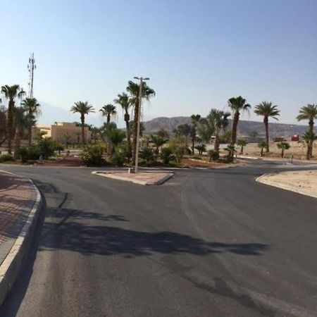 הבית של דרורי Neve Zohar Bagian luar foto