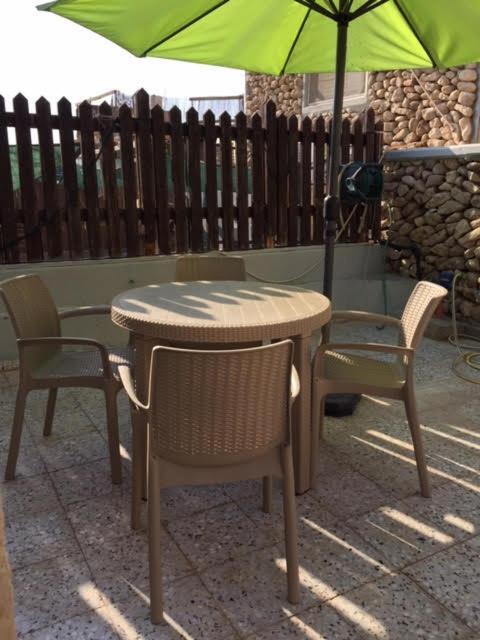 הבית של דרורי Neve Zohar Bagian luar foto